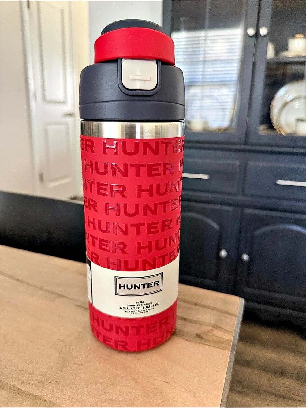 Hunter 24 oz. Capacity Insulated Stainless Steel Body Insulated Bottle in Red &